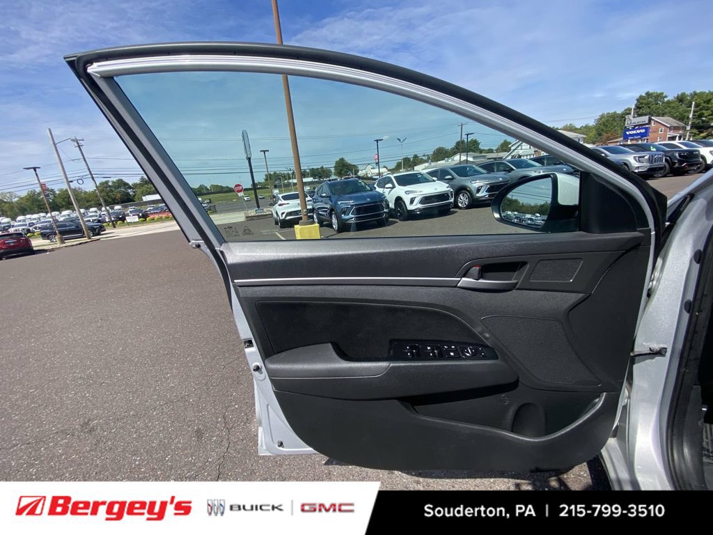 Used 2017 Hyundai Elantra Value Edition FWD image 26