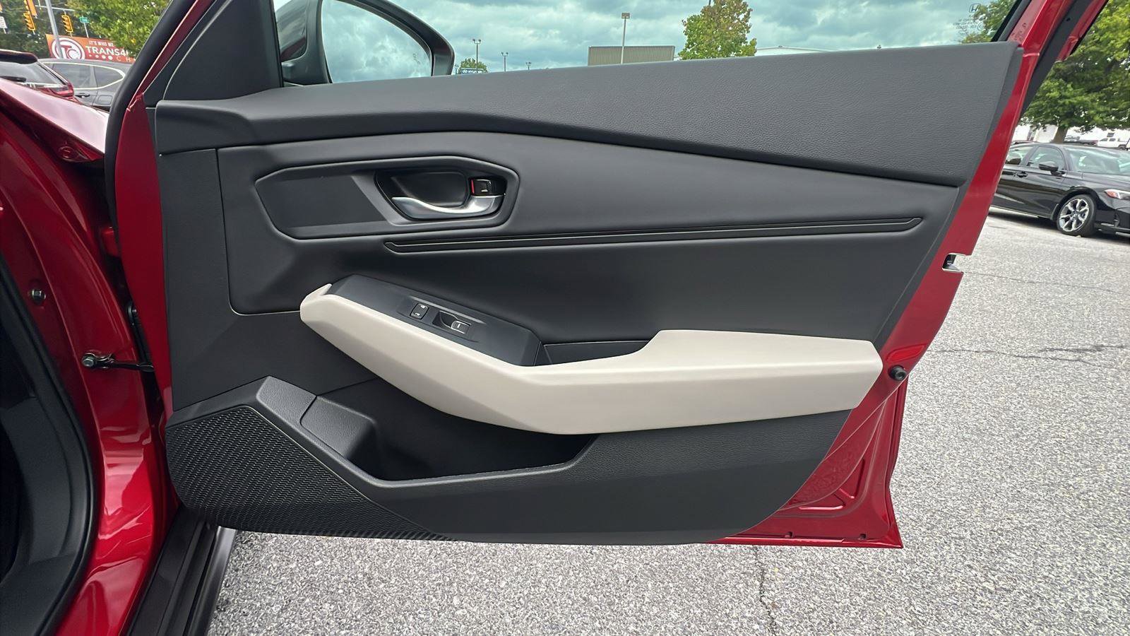 New 2025 Honda Accord SE image 12