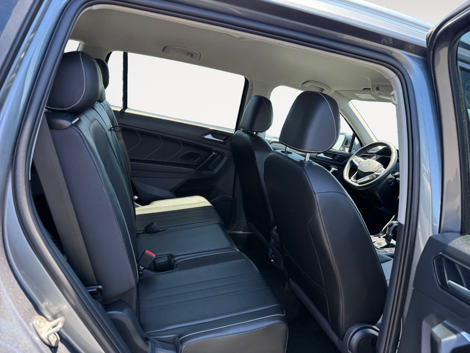 Certified 2023 Volkswagen Tiguan SE FWD image 18
