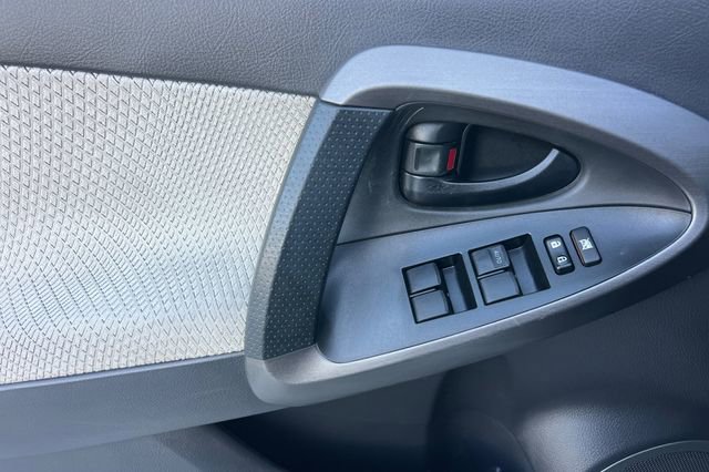 Used 2014 Toyota RAV4 EV image 11