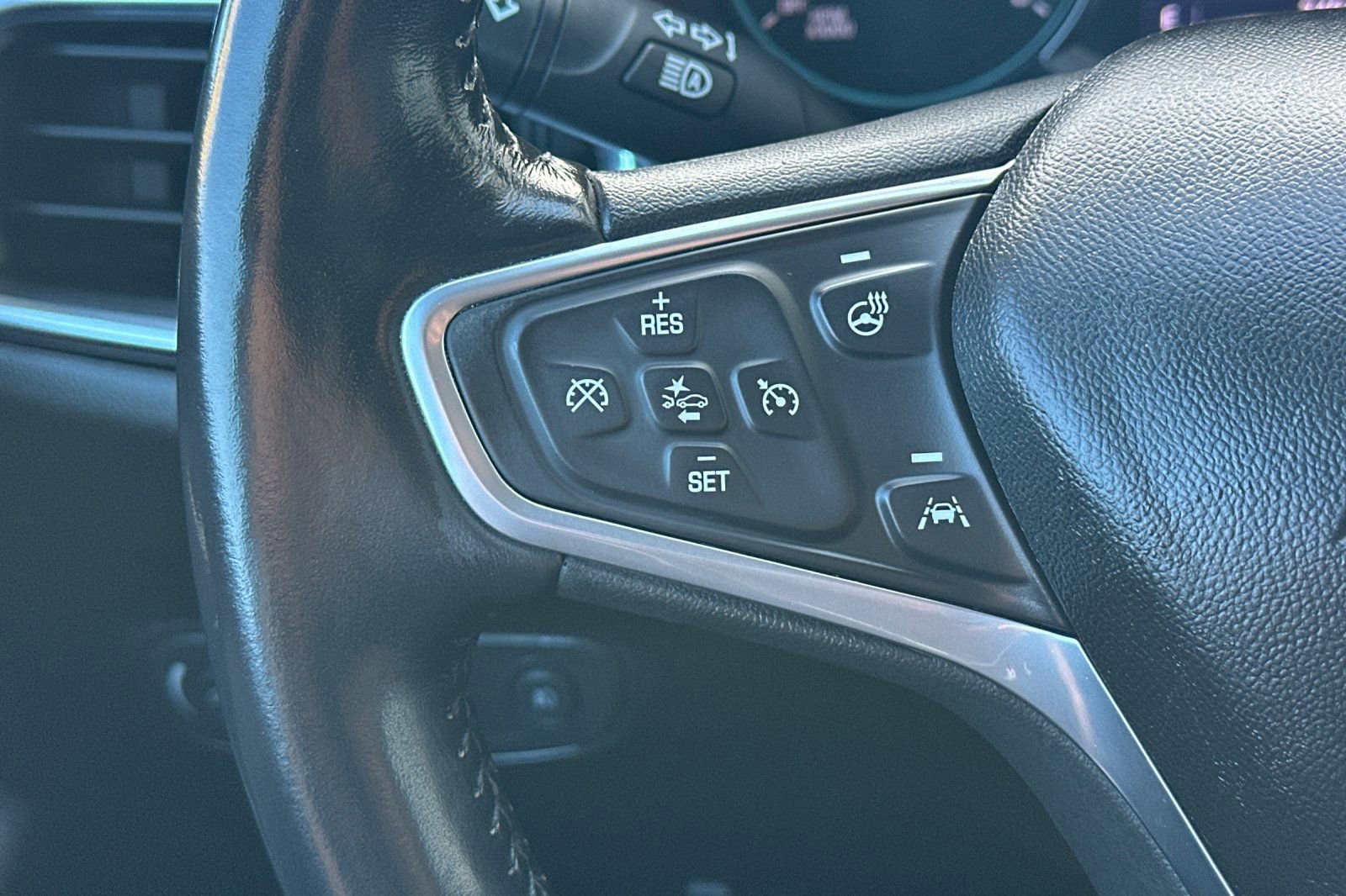 Used 2022 Chevrolet Equinox Premier image 30