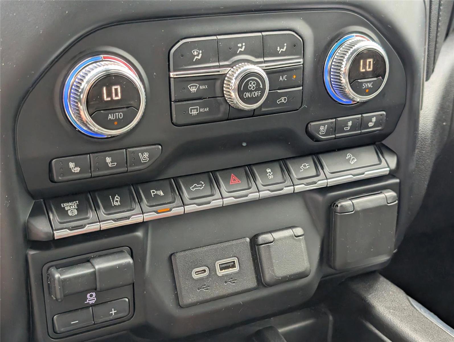 Used 2020 GMC Sierra 2500 Denali w/ Denali Ultimate Package image 19