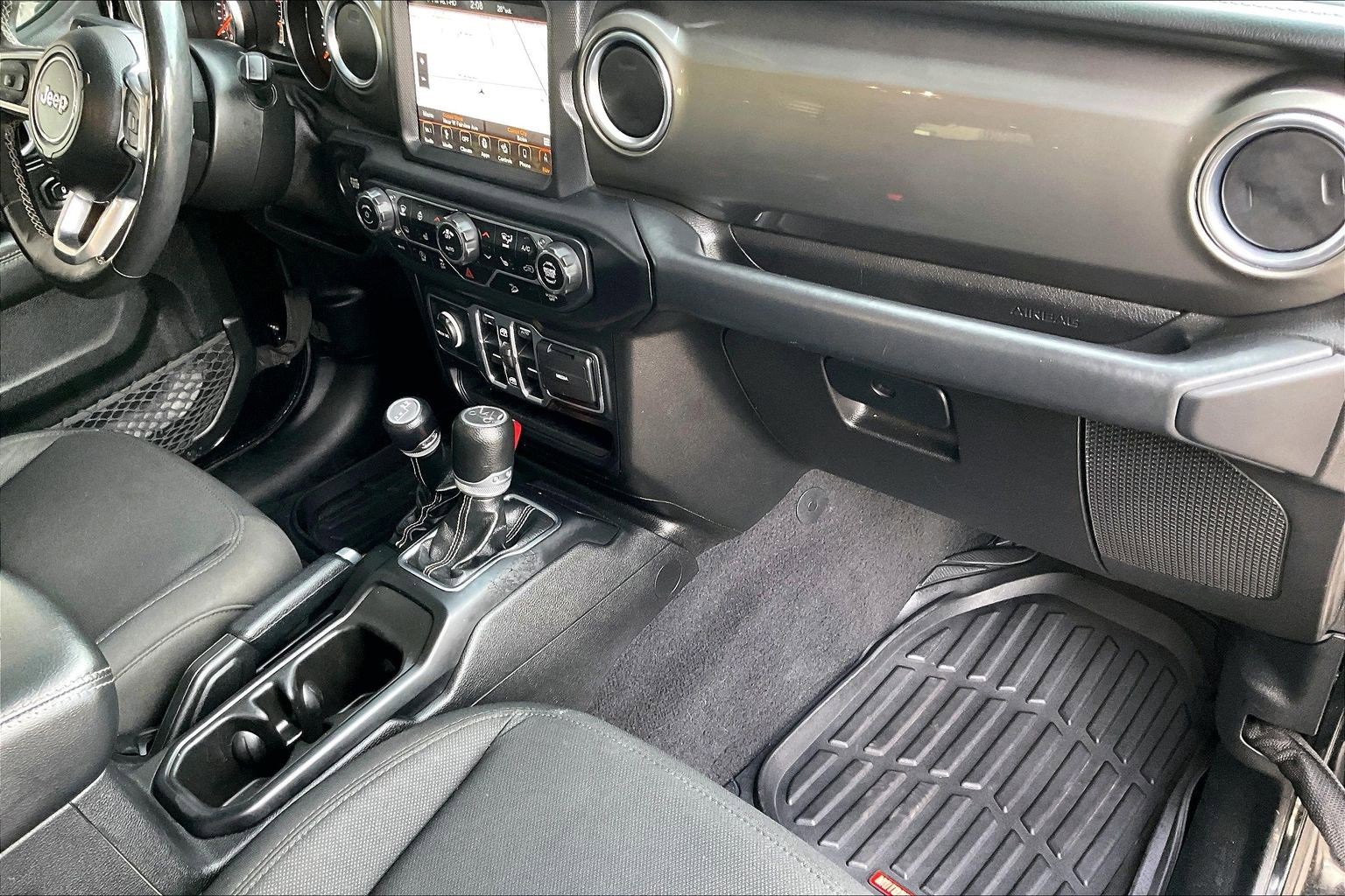 Used 2019 Jeep Wrangler Unlimited Sahara w/ Uconnect 4C Nav & Sound Group image 18