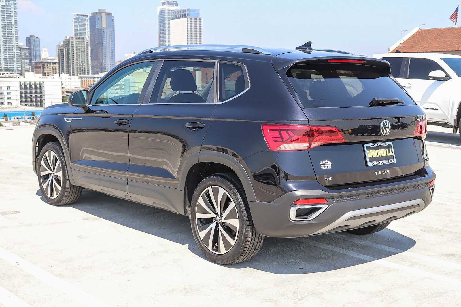 Used 2022 Volkswagen Taos SE image 6