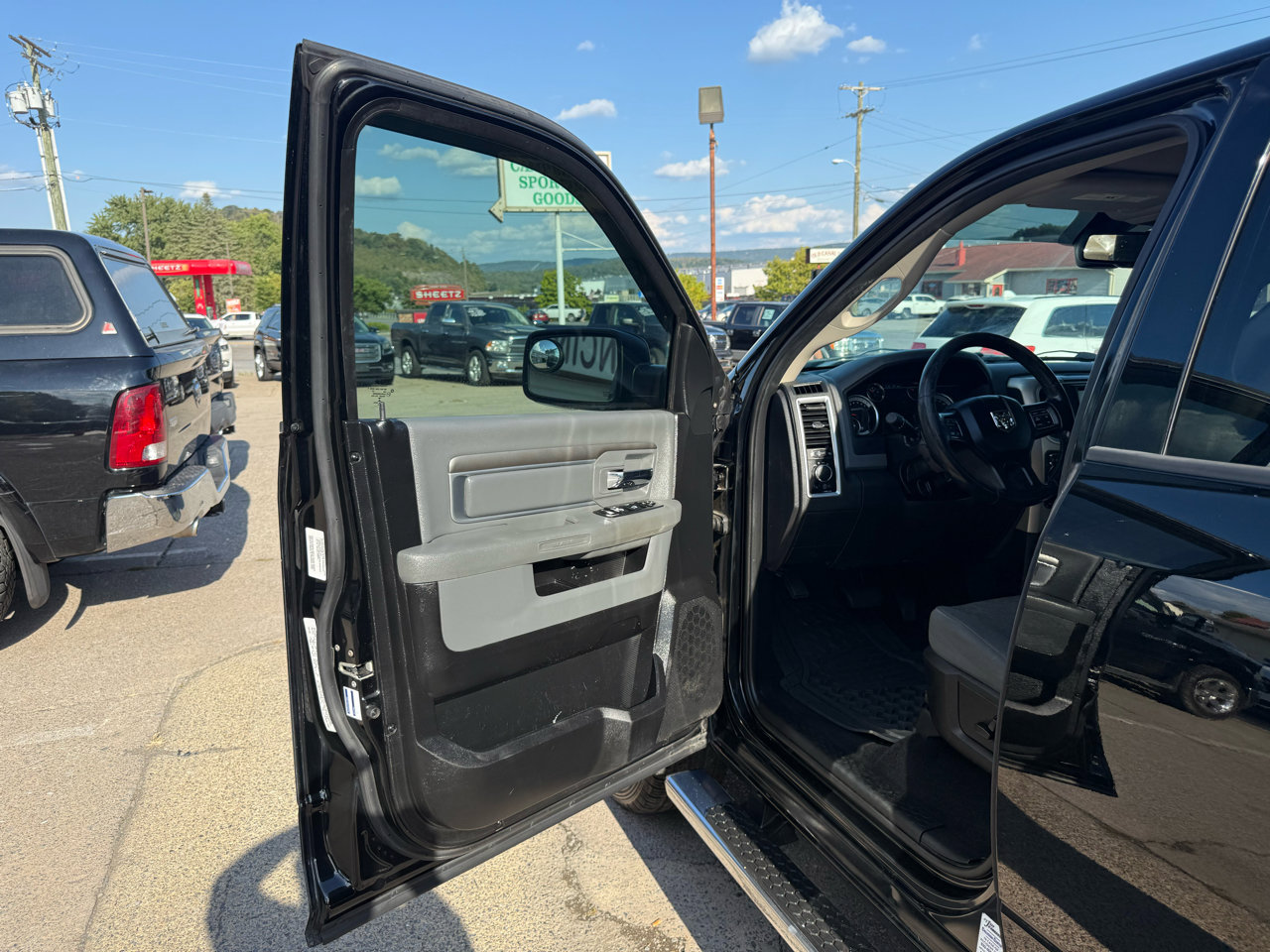 Used 2014 RAM 1500 Big Horn image 31