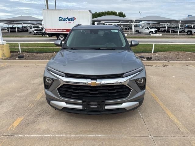 Used 2025 Chevrolet TrailBlazer LT AWD/4WD image 2