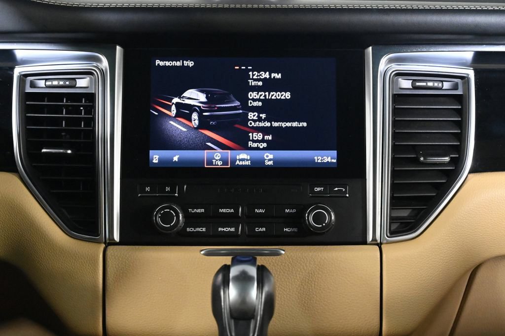 Certified 2018 Porsche Macan AWD/4WD image 15