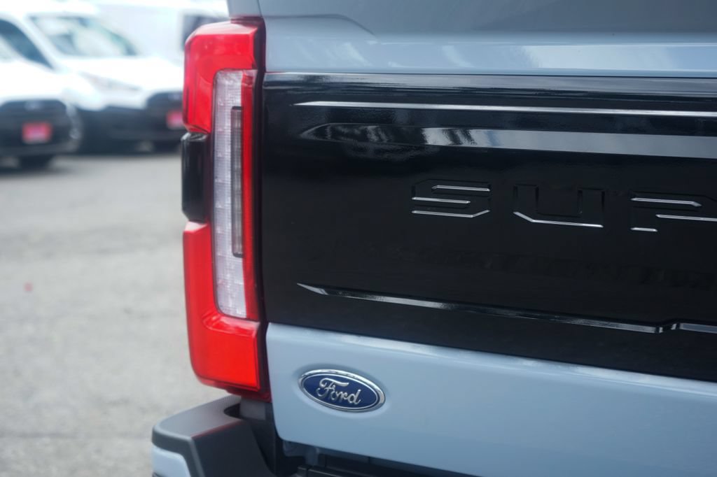 Used 2025 Ford F450 Platinum w/ FX4 Off-Road Package AWD/4WD image 59