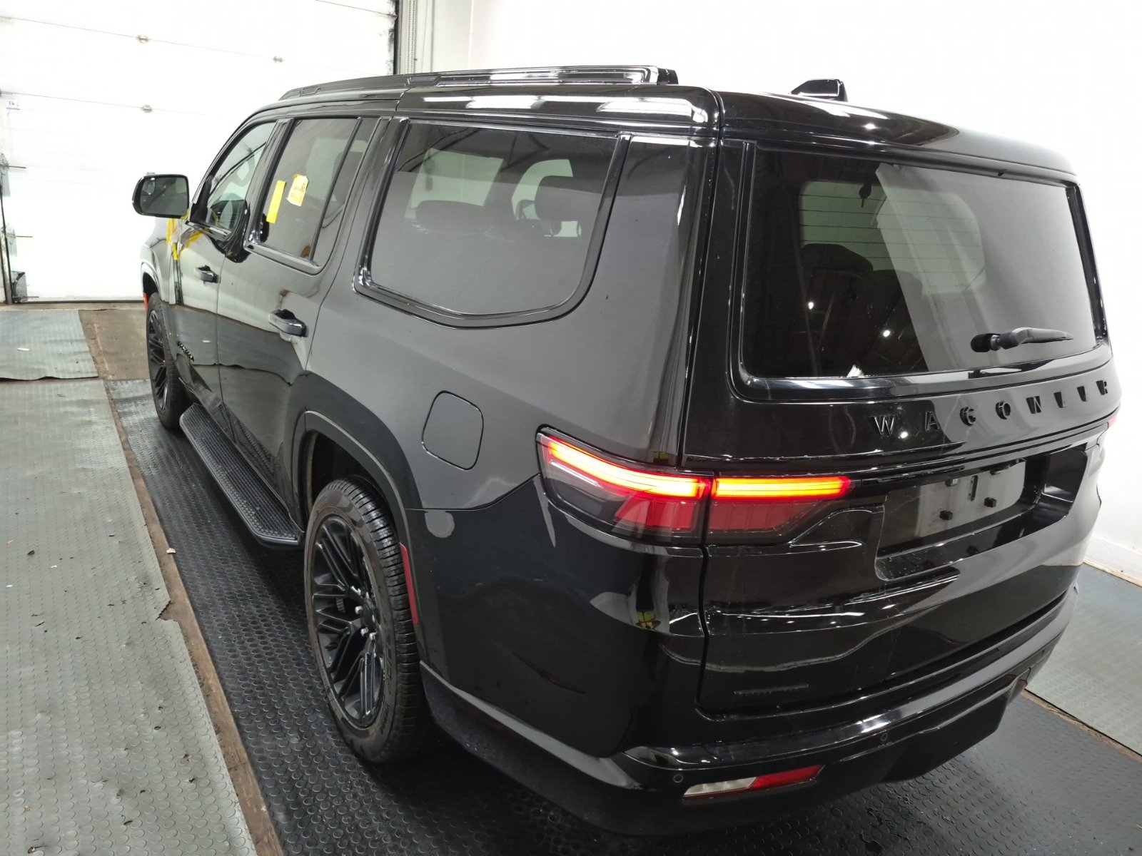 Used 2023 Jeep Wagoneer Series II AWD/4WD image 7