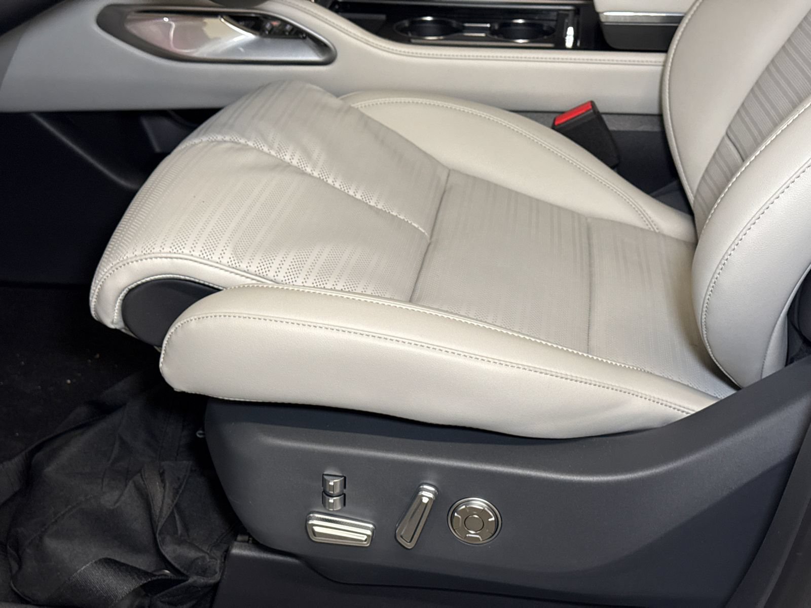 New 2026 Lincoln Nautilus Reserve AWD/4WD image 18