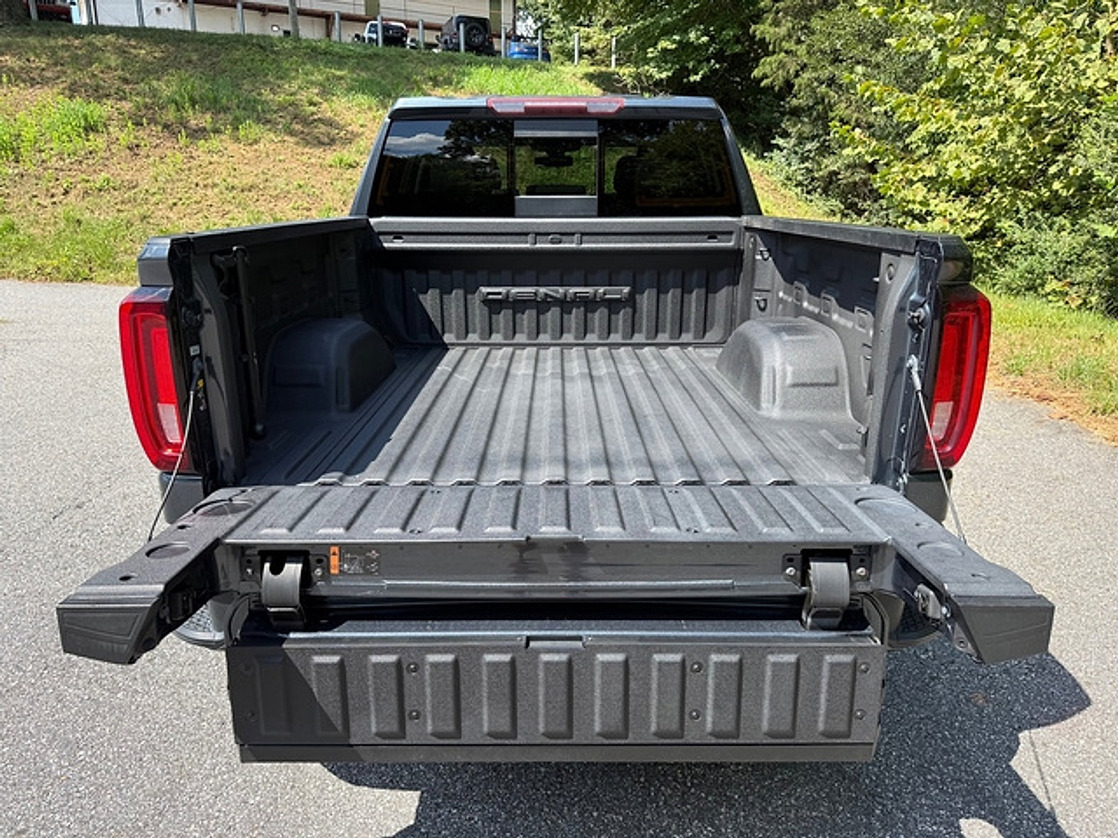 Used 2021 GMC Sierra 1500 Denali w/ Driver Alert Package II AWD/4WD image 9