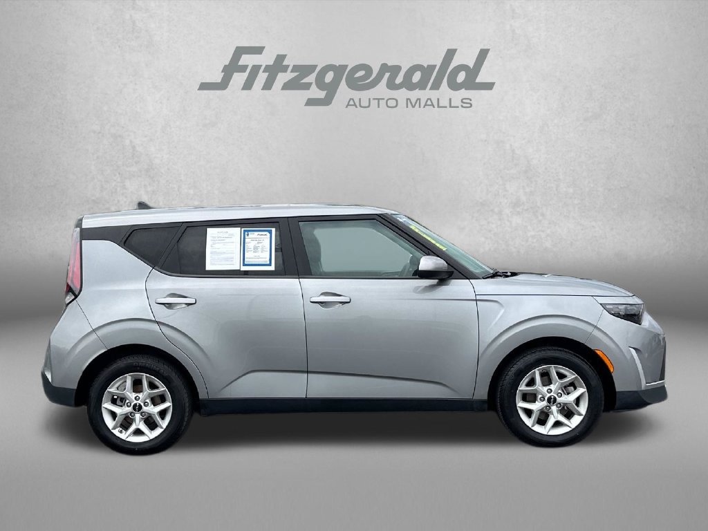 Used 2024 Kia Soul LX w/ Option Group 015 FWD image 9