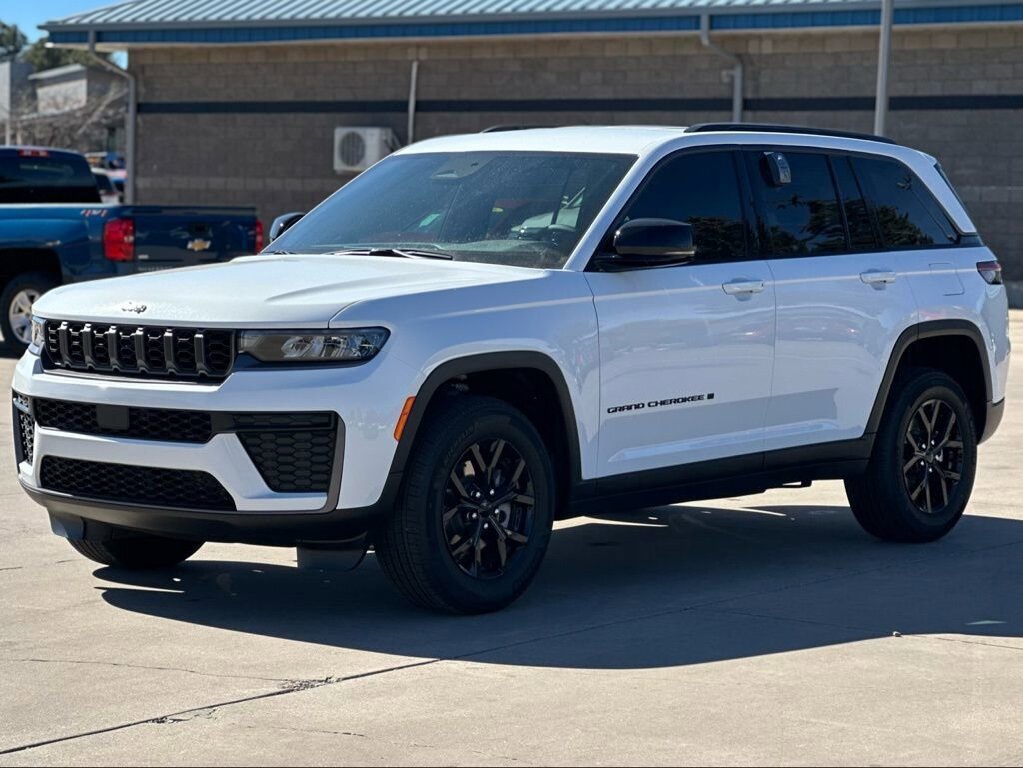 New 2026 Jeep Grand Cherokee Altitude image 7
