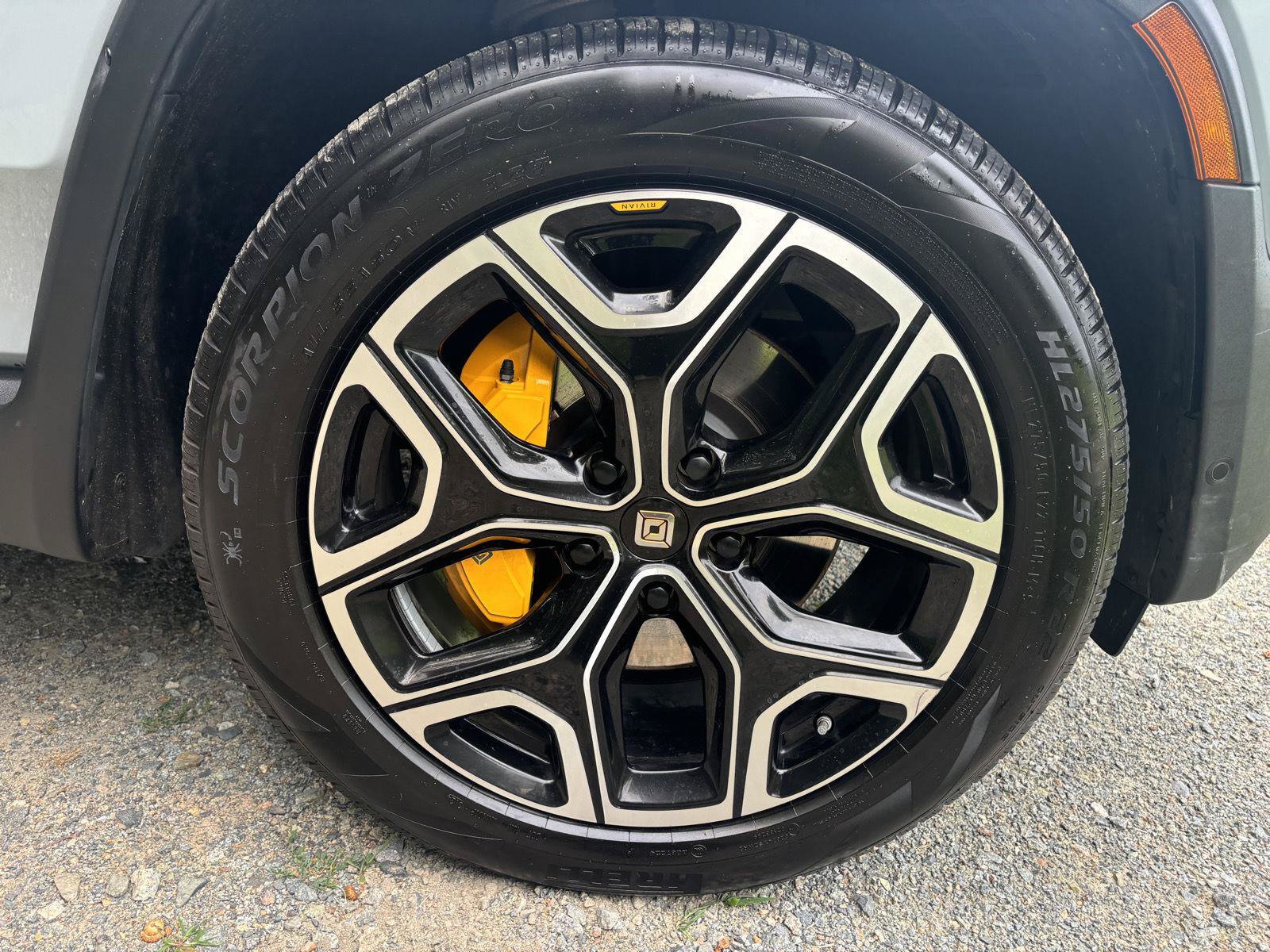 Used 2022 Rivian R1S Launch Edition AWD/4WD image 35