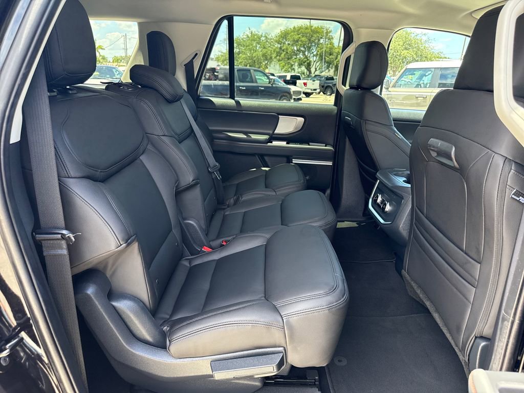 Used 2025 Ford Expedition Max Active RWD image 28