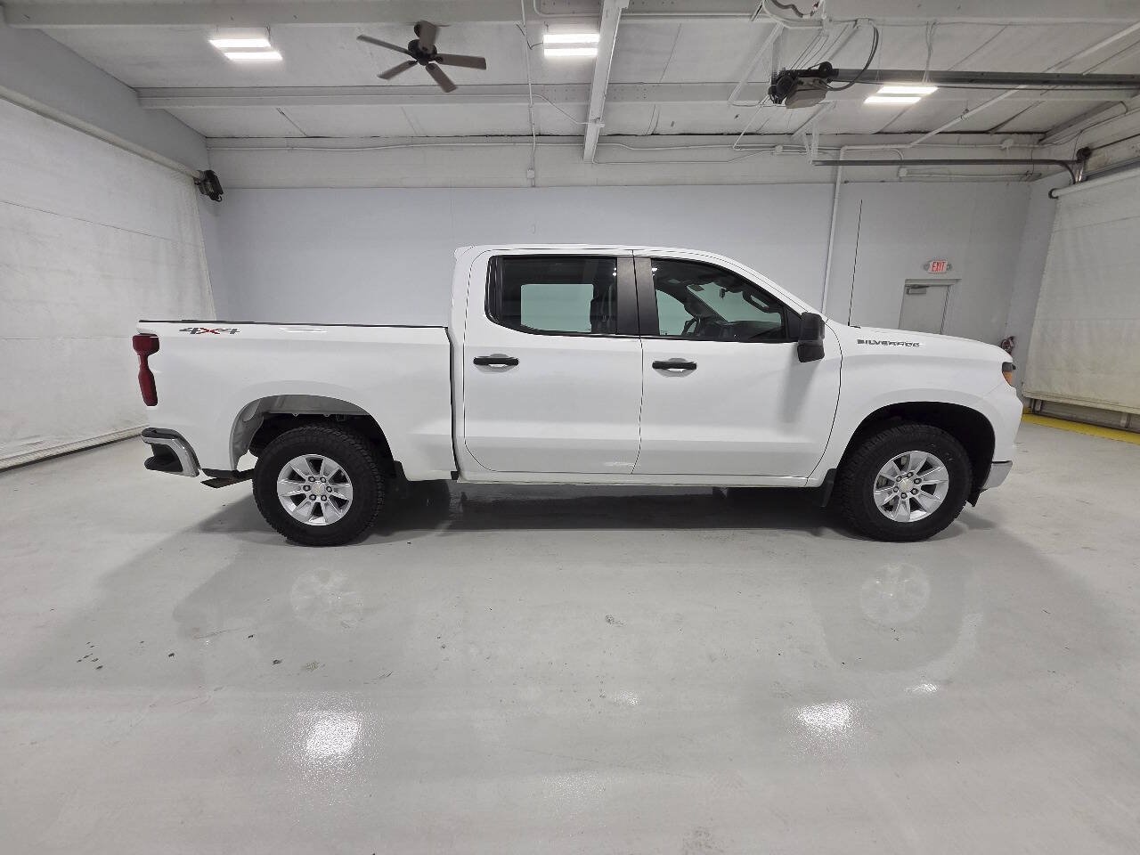 Used 2024 Chevrolet Silverado 1500 W/T w/ Trailering Package AWD/4WD image 11