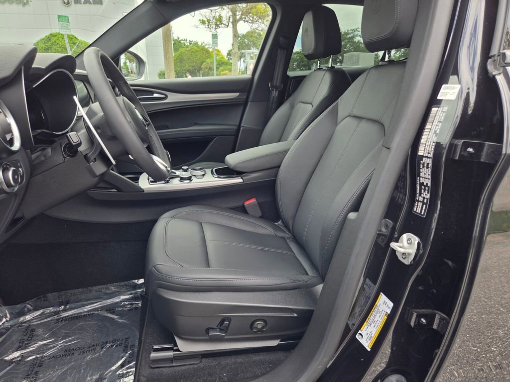 New 2025 Alfa Romeo Stelvio Sprint w/ Convenience Package AWD/4WD image 10