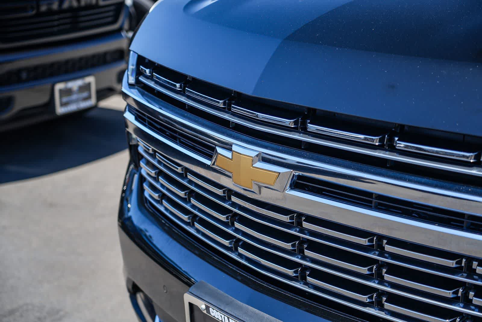 Used 2024 Chevrolet Suburban Premier AWD/4WD image 3