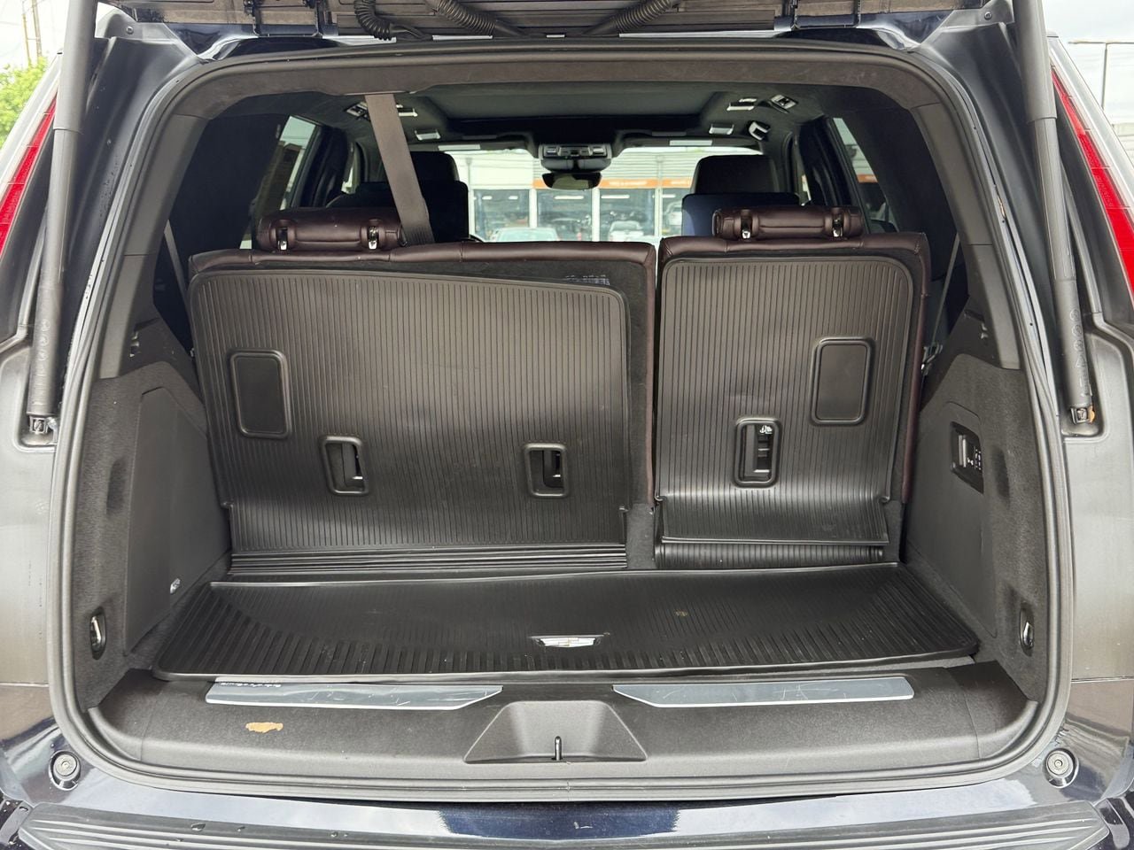 Used 2023 Cadillac Escalade Sport Platinum w/ LPO, ONYX Package image 29