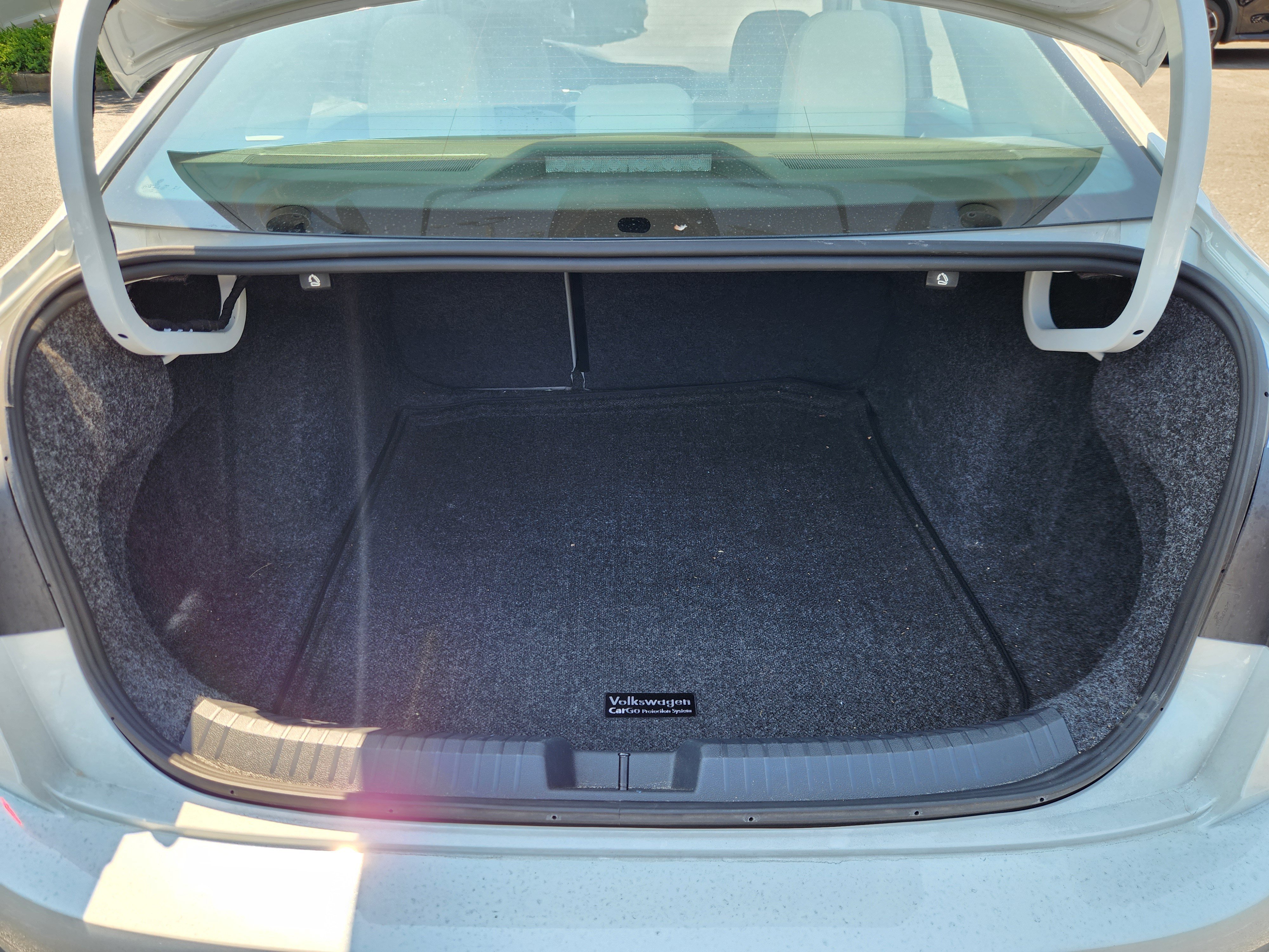 Used 2024 Volkswagen Jetta SE w/ Panoramic Sunroof Package FWD image 19