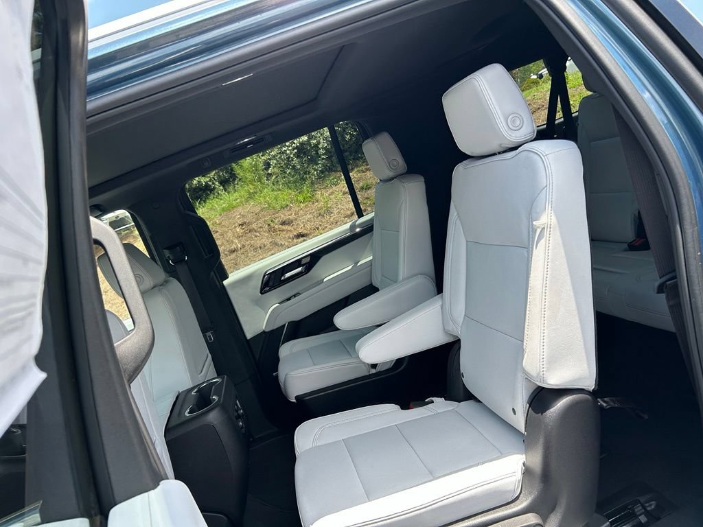 Used 2025 Chevrolet Suburban Premier w/ Sun And Tow Package RWD image 46