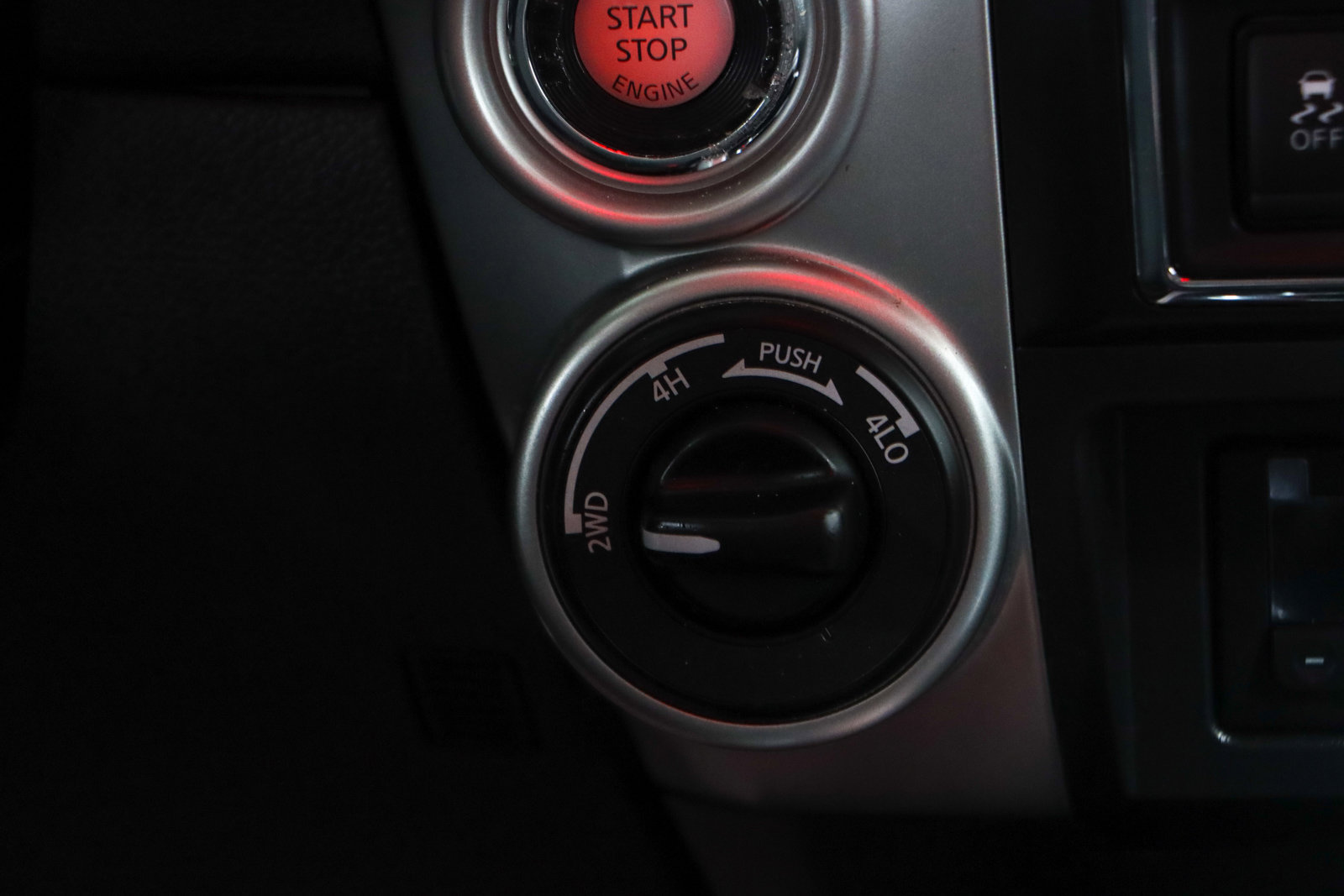 Used 2017 Nissan Titan SV AWD/4WD image 22