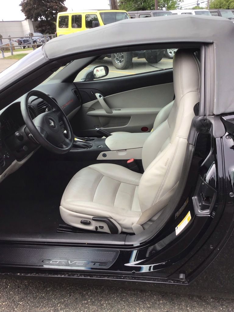 Used 2006 Chevrolet Corvette Convertible w/ Preferred Equipment Group RWD image 5
