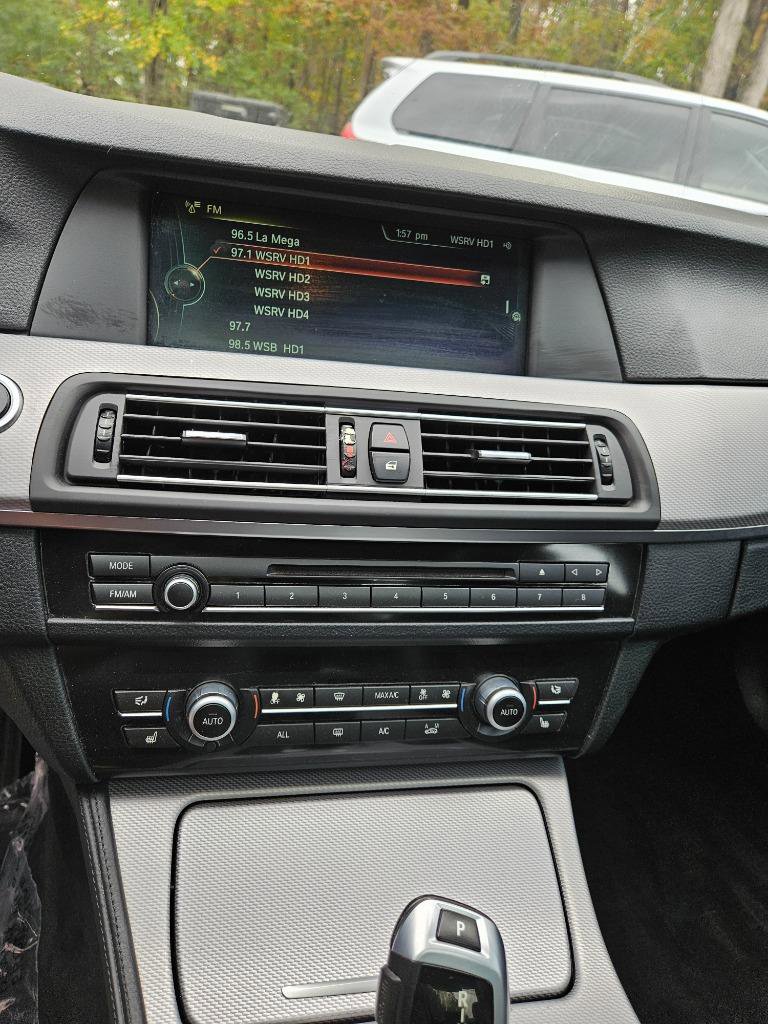 Used 2013 BMW 550i xDrive Sedan AWD/4WD image 22