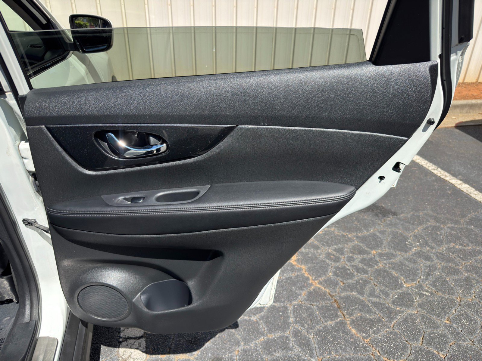 Used 2017 Nissan Rogue SV FWD image 40