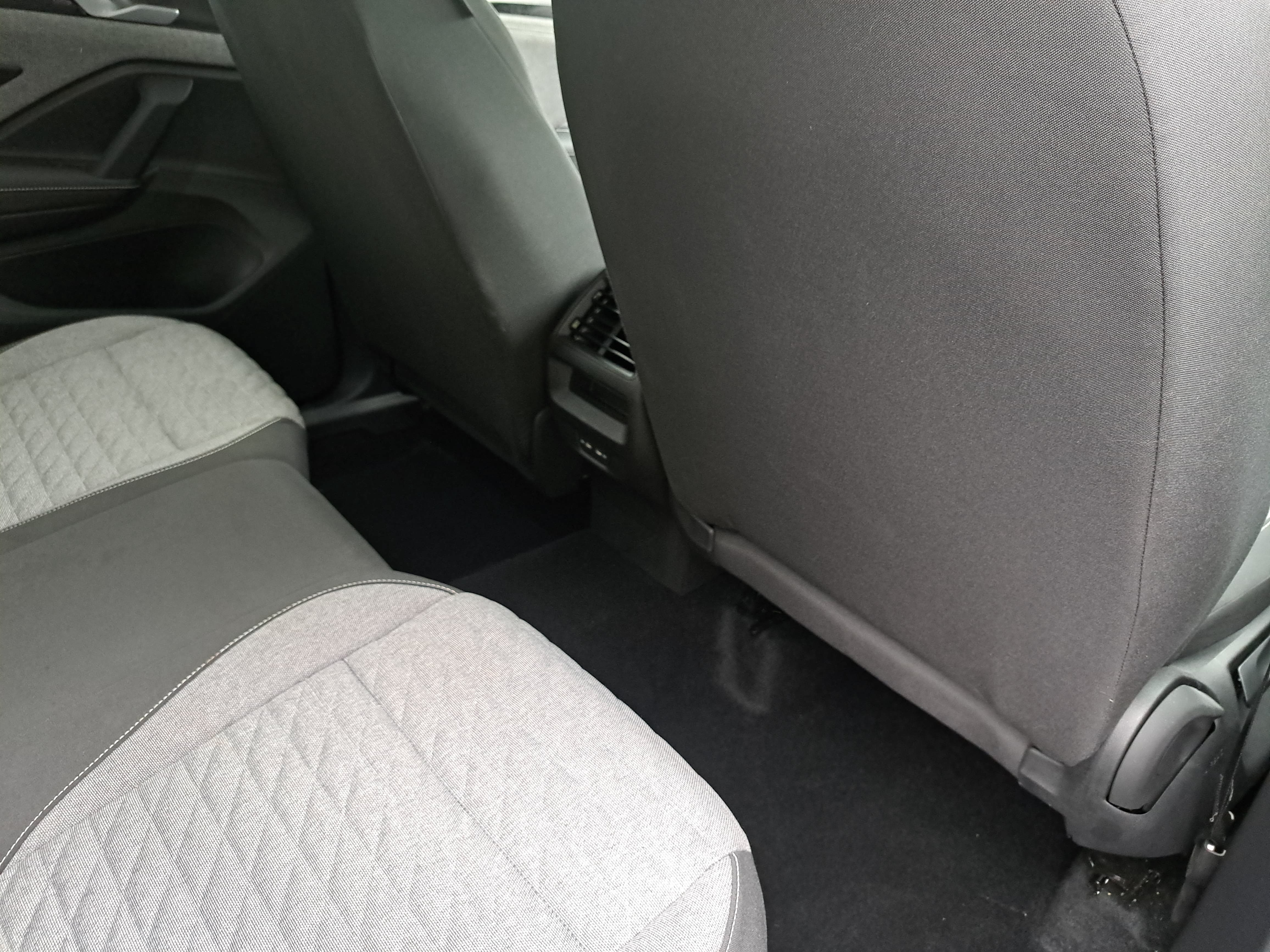 Certified 2025 Volkswagen Tiguan S FWD image 35