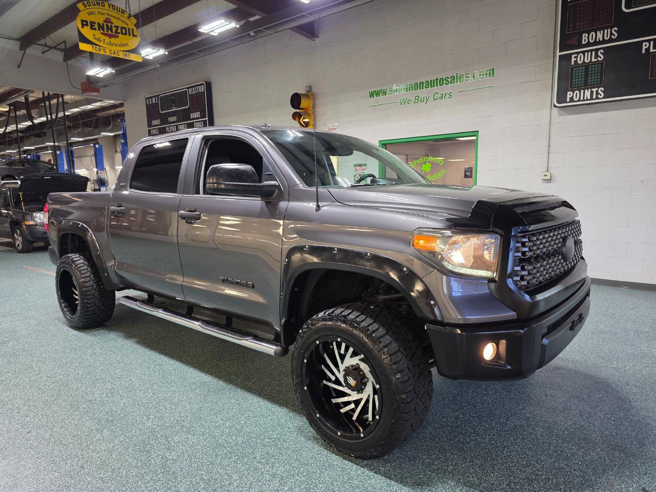 Used 2018 Toyota Tundra SR5 w/ SR5 Upgrade Package RWD image 4