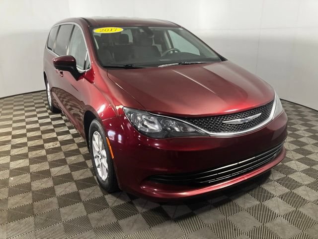 Used 2017 Chrysler Pacifica Touring FWD image 23