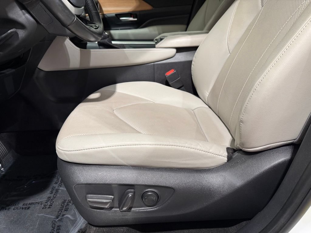 Certified 2024 Toyota Grand Highlander AWD image 14