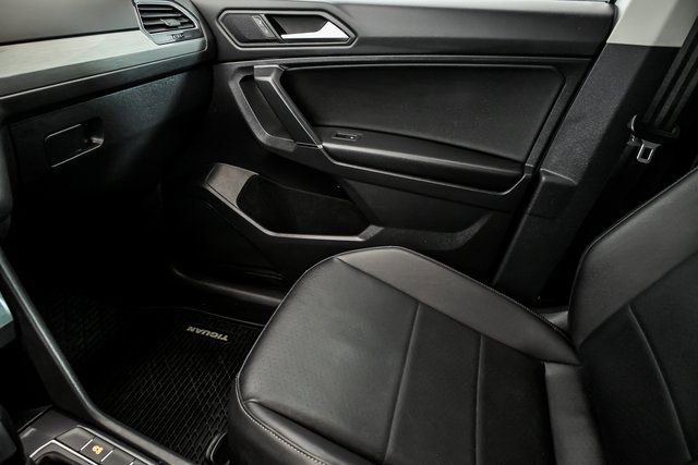 Used 2020 Volkswagen Tiguan SE w/ 3rd Row Seat Package image 21