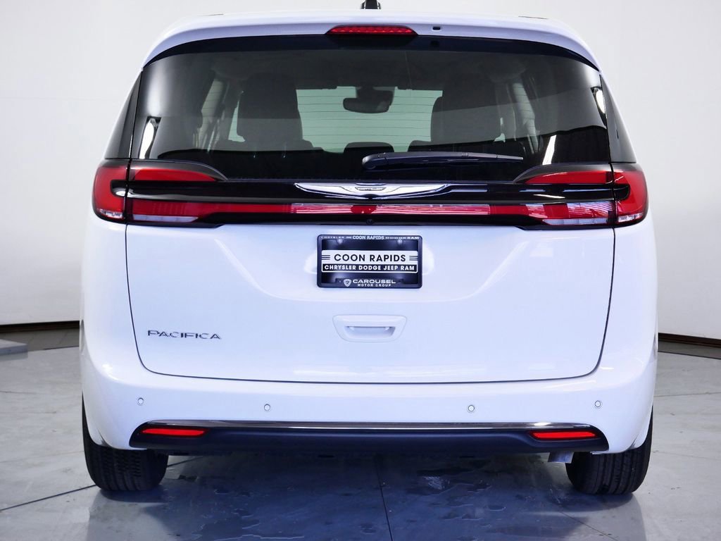 New 2024 Chrysler Pacifica Touring-L image 11