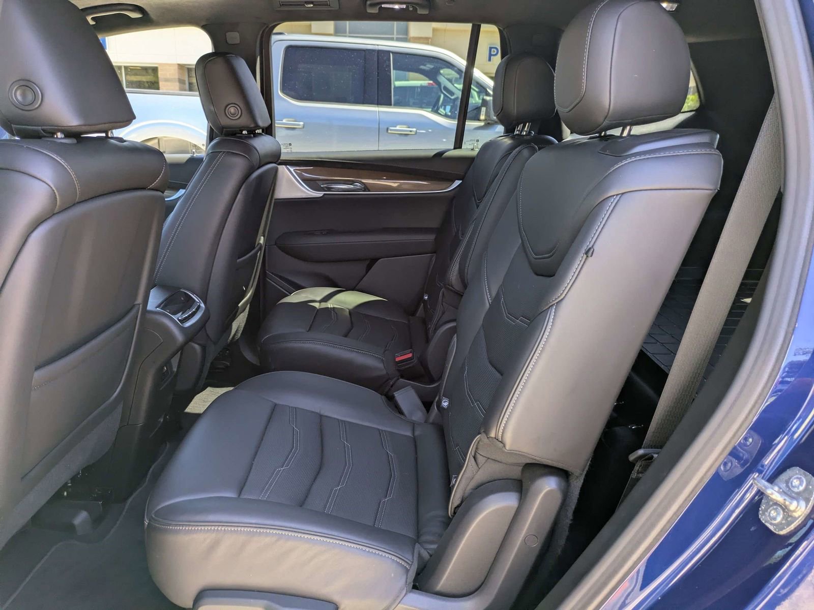 Used 2024 Cadillac XT6 Sport w/ Platinum Package AWD/4WD image 8