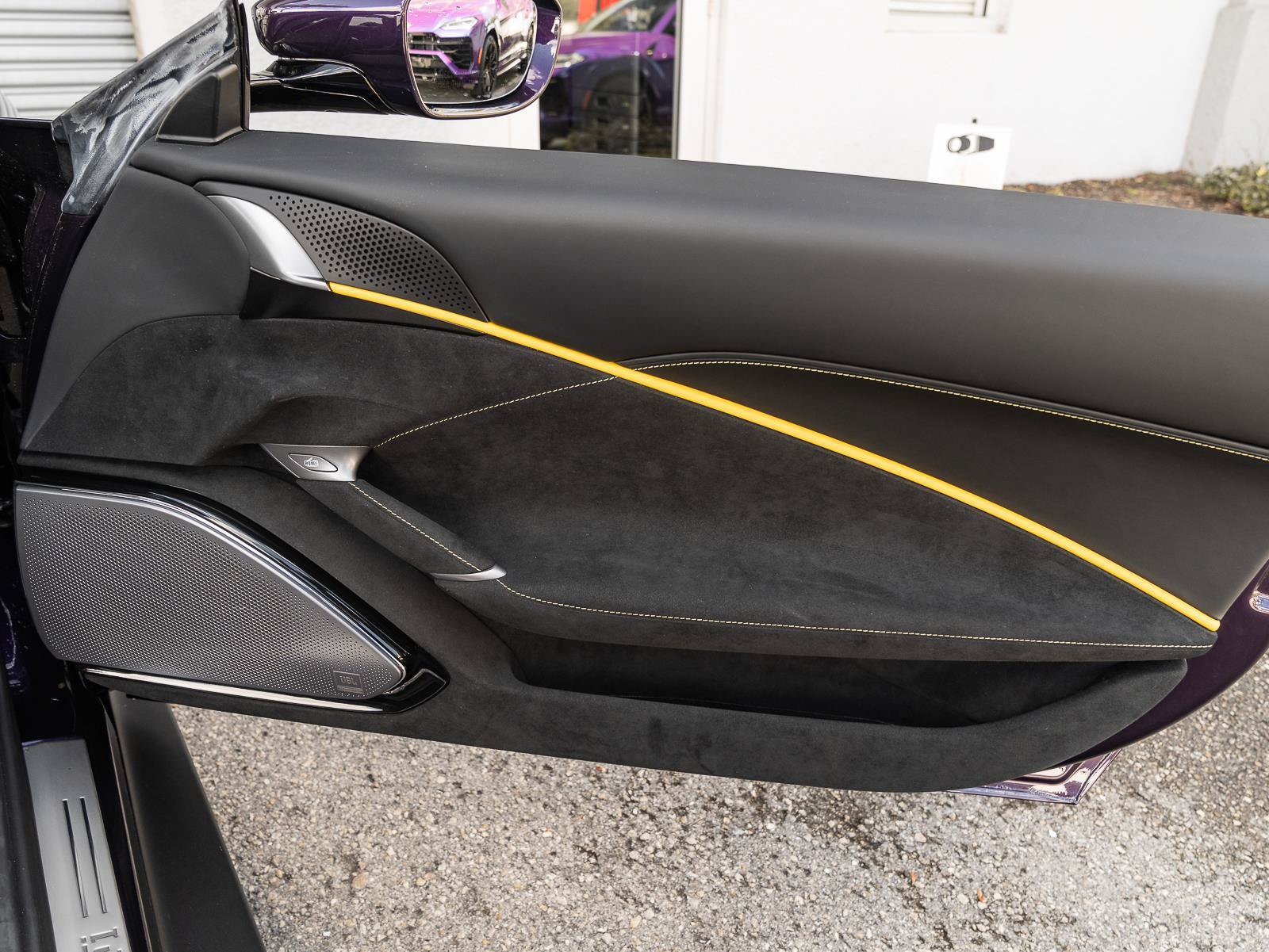 Used 2025 Ferrari Roma Spider RWD image 32