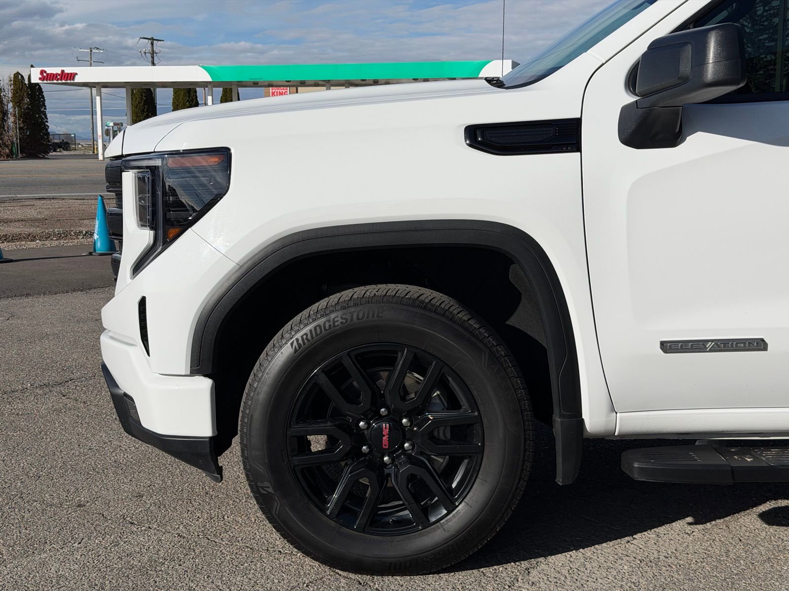 Used 2024 GMC Sierra 1500 Elevation image 12