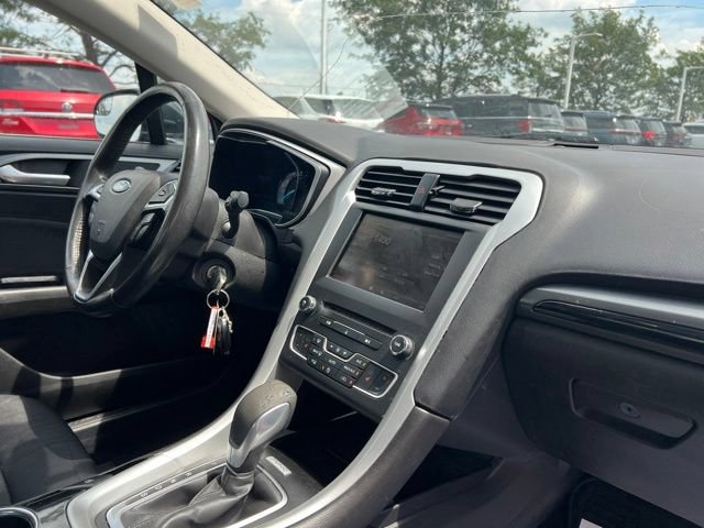 Used 2016 Ford Fusion SE FWD image 31