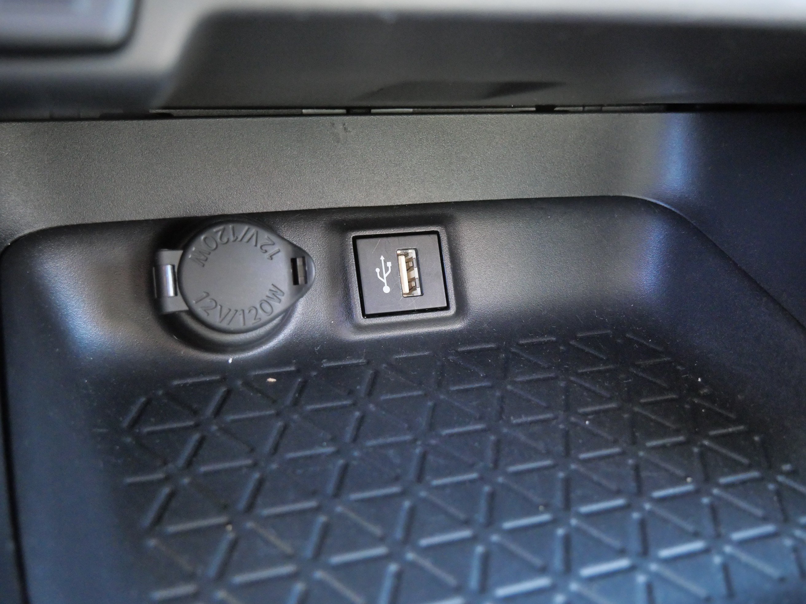 Certified 2025 Toyota RAV4 LE AWD/4WD image 31
