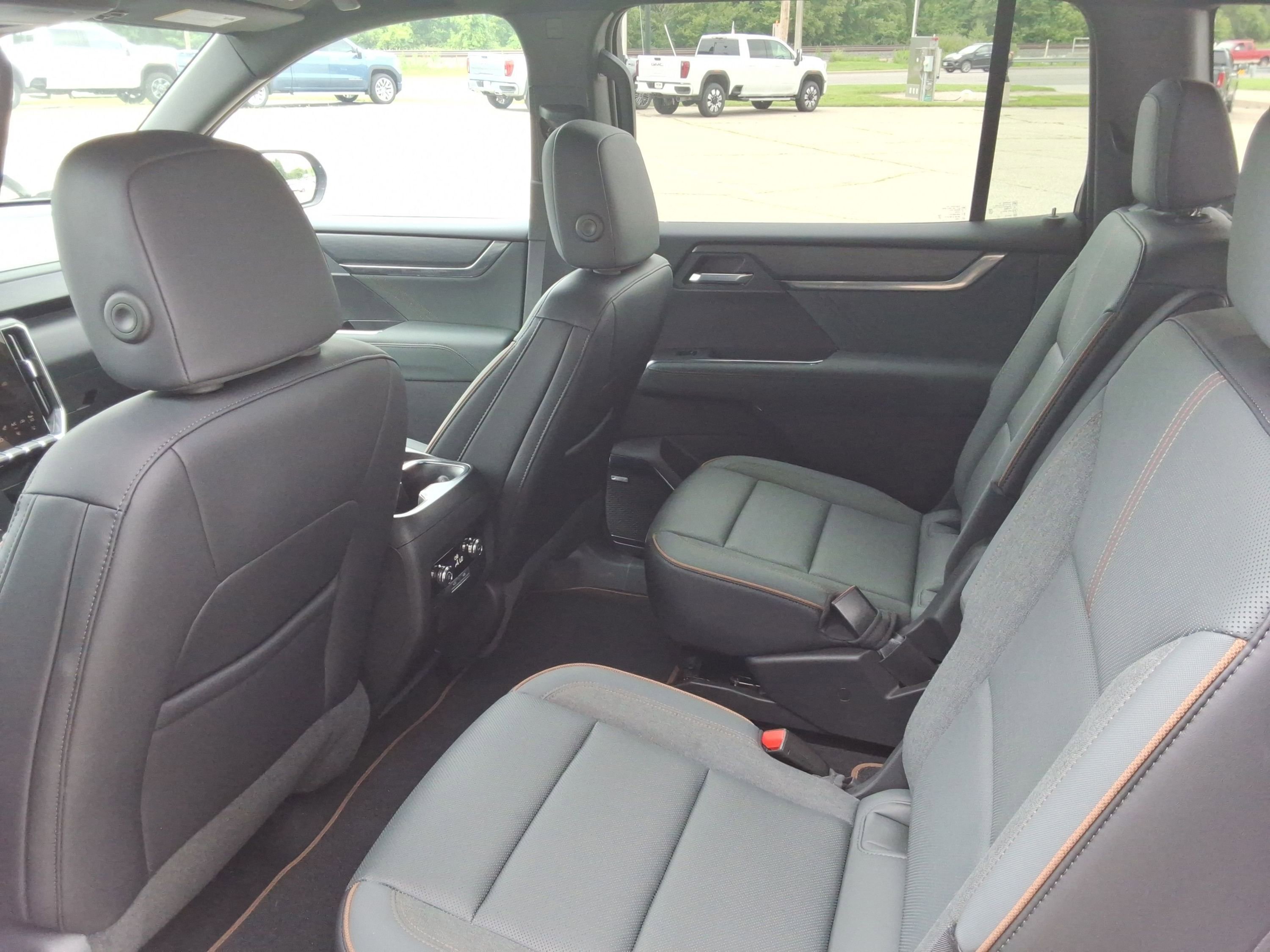 New 2025 GMC Acadia AT4 image 27