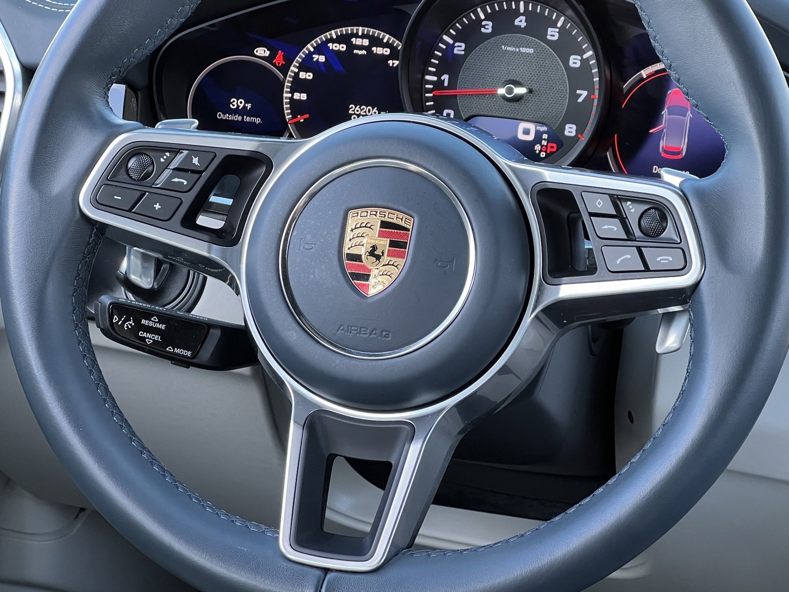 Certified 2022 Porsche Cayenne Platinum Edition image 23