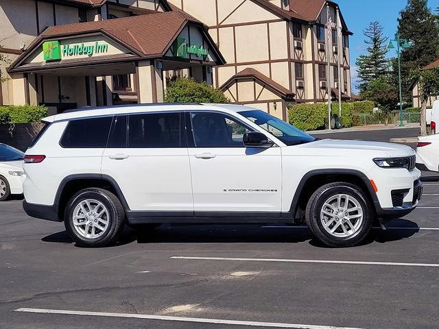 Used 2023 Jeep Grand Cherokee L Laredo RWD image 4