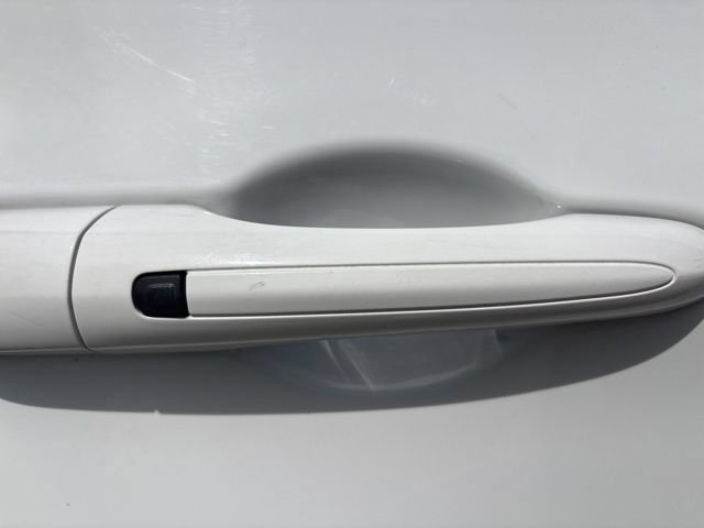Used 2023 Chrysler Pacifica Touring-L FWD image 7