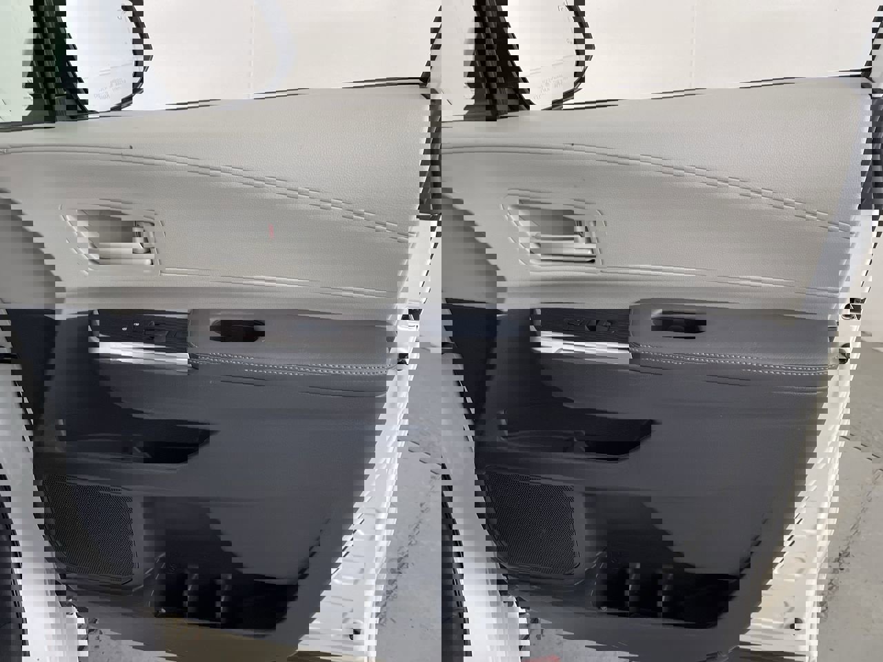 Used 2021 Toyota Sienna LE w/ LE Plus Package image 22