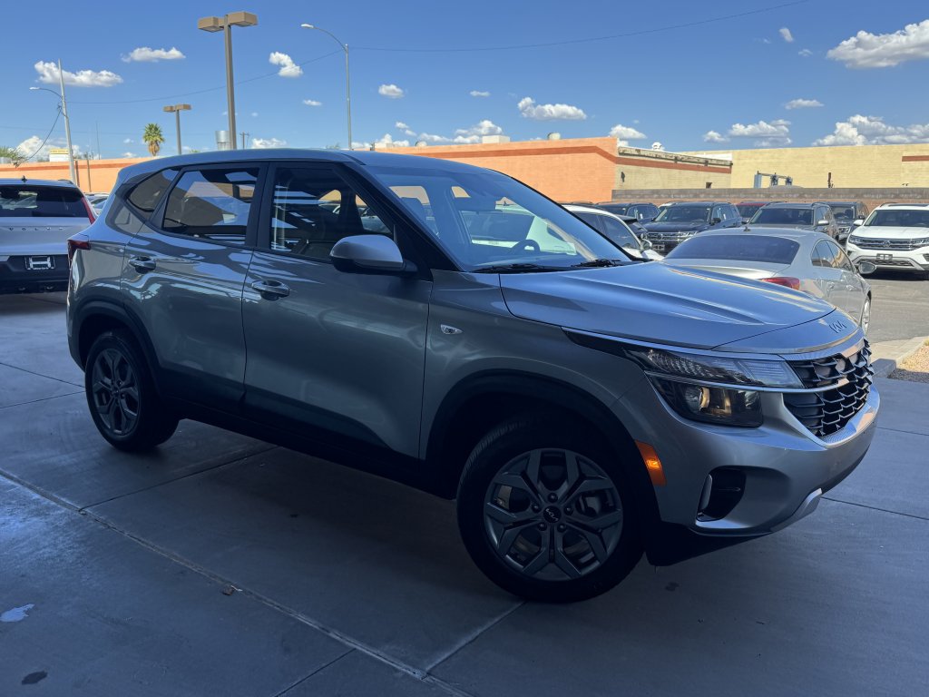 Used 2024 Kia Seltos LX AWD/4WD image 6