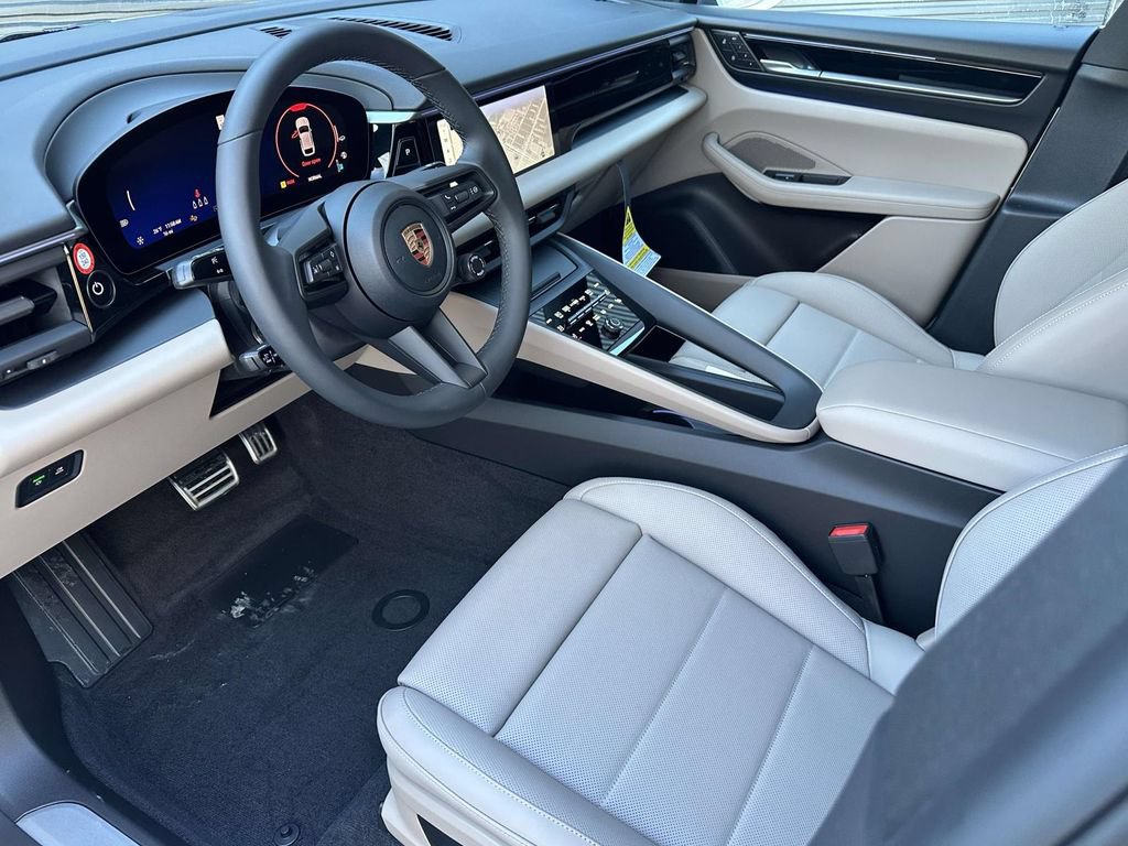 New 2025 Porsche Macan 4S Electric AWD/4WD image 4