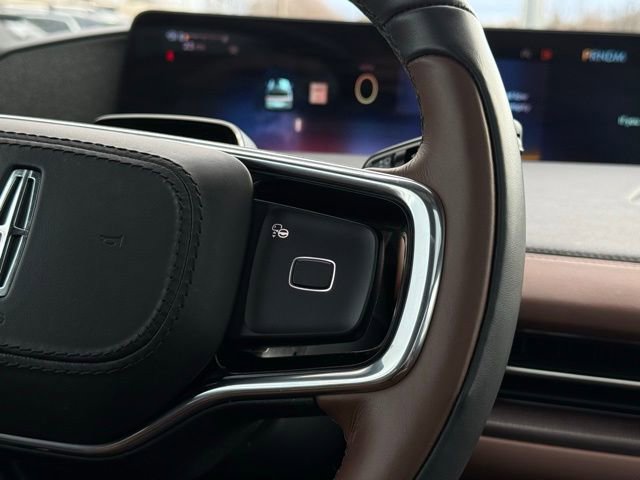 Used 2025 Lincoln Navigator L Reserve image 9