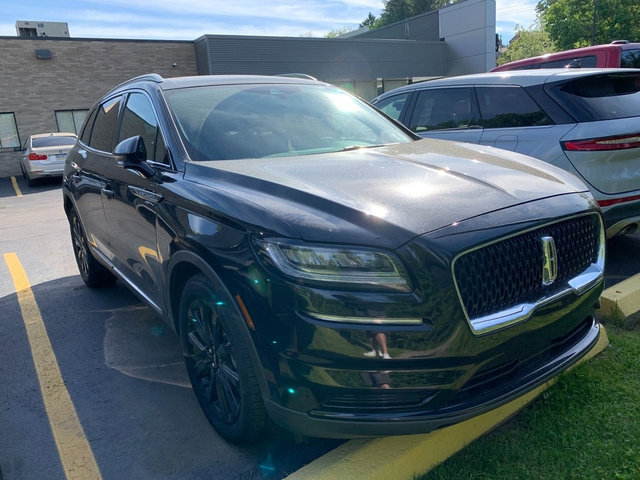 Used 2023 Lincoln Nautilus Reserve w/ Monochromatic Package AWD/4WD image 4