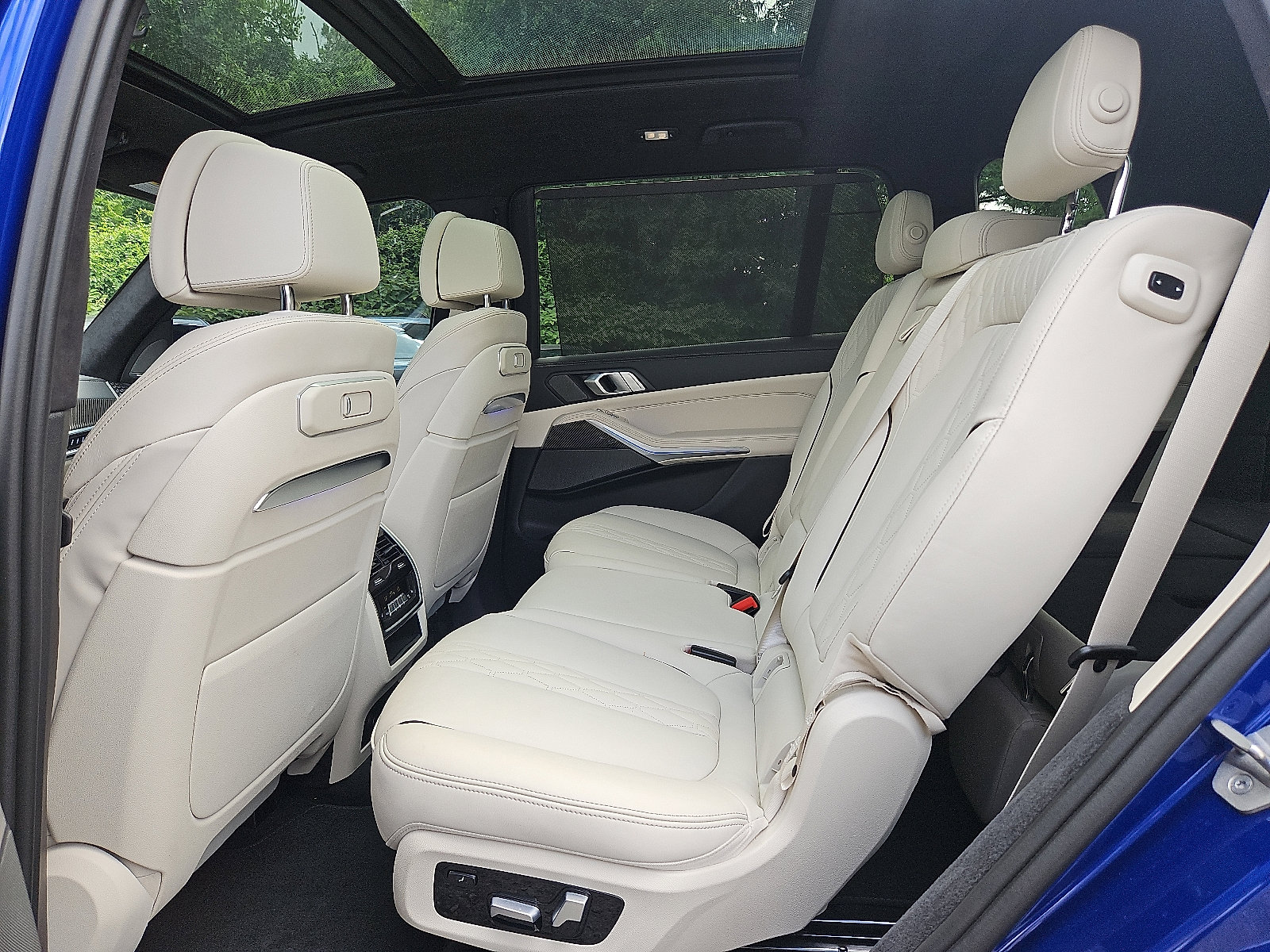 Used 2024 BMW X7 M60i w/ Executive Package image 11